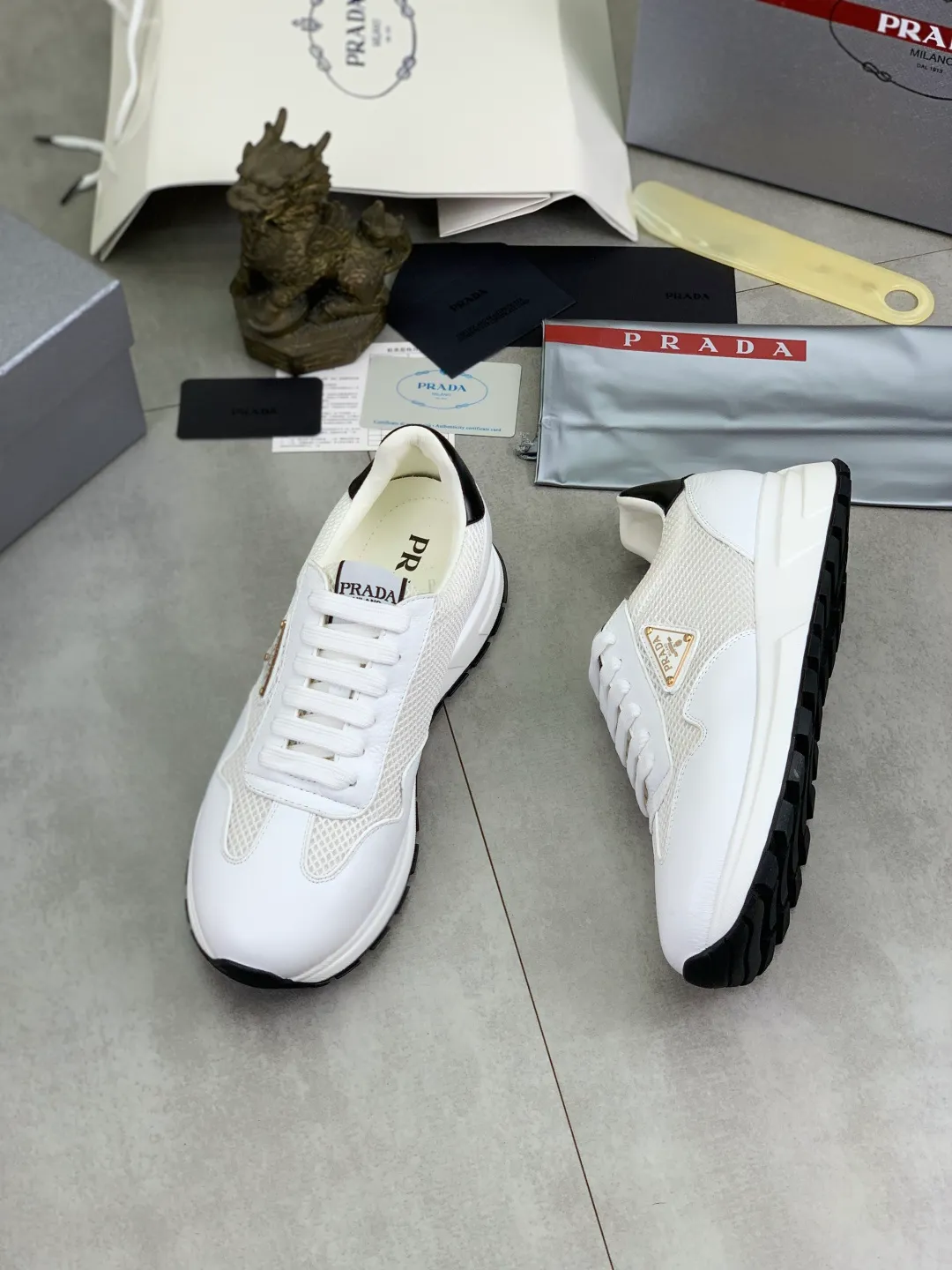Men's shoes 💰P560💰[New style] popular models are on the official website, 🆘 Trendy brand (Prada) mainly promotes popular models, avant-garde and versatile fashion men's shoes private version mold opening, cowhide surface splicing 1:1.. Fashionable and simple, original imported cowhide lining cowhide feet; the atmosphere and personality are more fashionable, eye-catching and pursuing class. It will subvert the old idea and be a must-have for fashionistas with you! Must keep it for yourself! Tall and comfortable, large and low, high-end quality workmanship. Number of yards: 38-45 4️⃣optional.